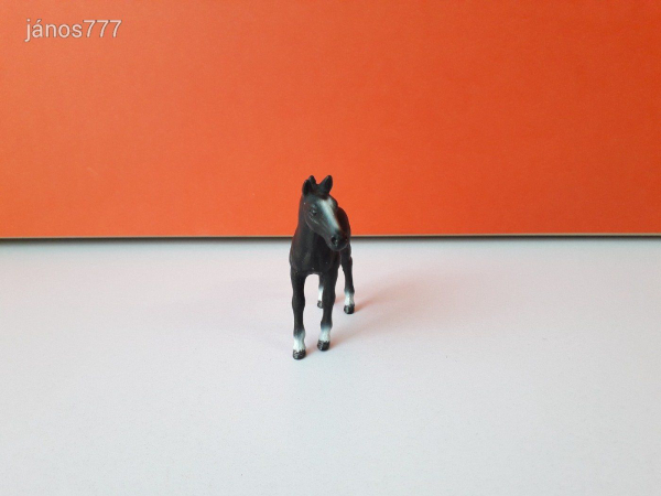 Eredeti Schleich ló csikó állatfigura ! 7,5x7,5cm !! 2012-es kiadás !! Schleich 13738