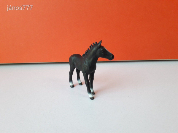 Eredeti Schleich ló csikó állatfigura ! 7,5x7,5cm !! 2012-es kiadás !! Schleich 13738