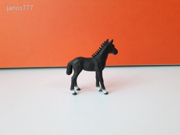 Eredeti Schleich ló csikó állatfigura ! 7,5x7,5cm !! 2012-es kiadás !! Schleich 13738