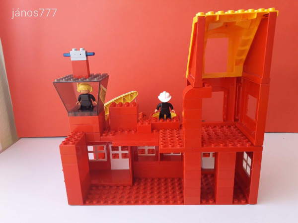 Eredeti LEGO DUPLO Tűzoltóállomás gyakorló épület készlet ! 80db-os EXTRA csomag !!!