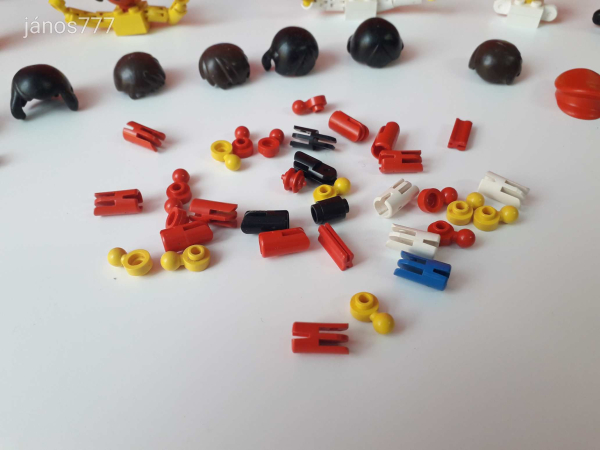 Eredeti LEGO Nagyfejű figurák és kiegészítők a '70-es évekből csomag !!