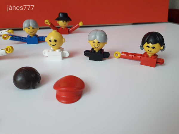 Eredeti LEGO Nagyfejű figurák és kiegészítők a '70-es évekből csomag !!