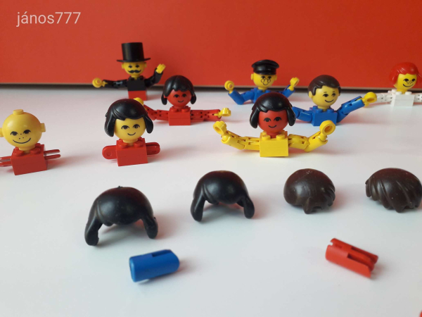 Eredeti LEGO Nagyfejű figurák és kiegészítők a '70-es évekből csomag !!