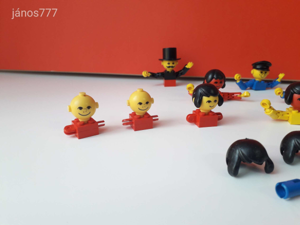 Eredeti LEGO Nagyfejű figurák és kiegészítők a '70-es évekből csomag !!