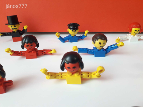 Eredeti LEGO Nagyfejű figurák és kiegészítők a '70-es évekből csomag !!