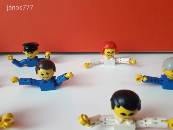 Eredeti LEGO Nagyfejű figurák és kiegészítők a '70-es évekből csomag !!