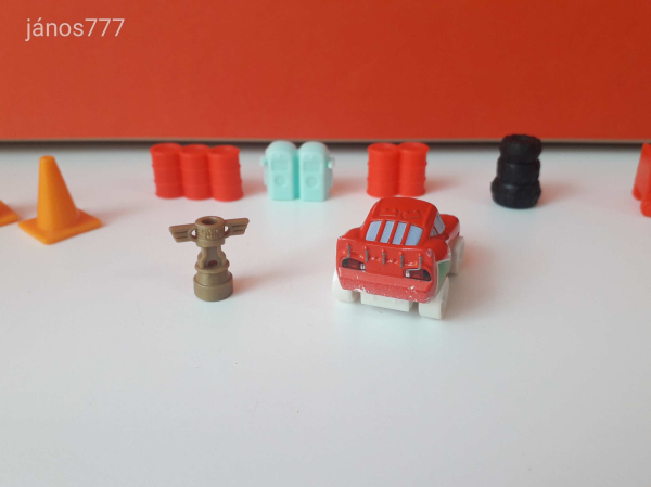 Eredeti Mattel Disney Cars Verdák Mini Racer Villám téli festéssel + kiegészítők fém kisautó !! 4cm