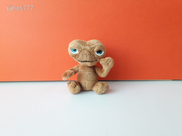 Eredeti Universal Studios E.T. a Földönkívüli E. T. THE EXTRA-TERRESTRIAL 16 cm plüss kabala figura