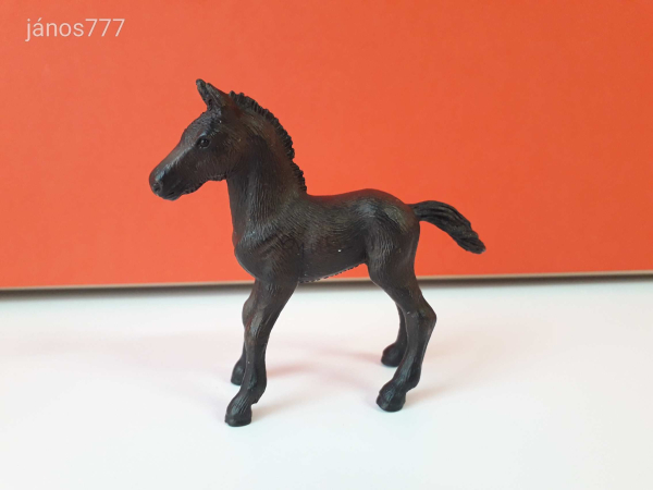 Eredeti Schleich ló csikó Fríz csikó állatfigura ! 8,5x8cm !! 2006-os kiadás !! Schleich 13622