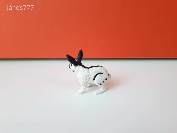 Eredeti Papo Papillon nyúl állatfigura !! 4x4cm ! 2003-as kiadás ! Papo 51025