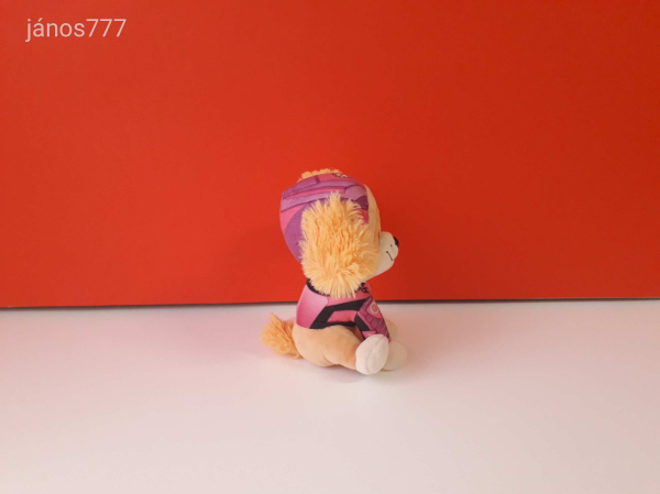 Eredeti Paw Patrol A Mancs őrjárat SKYE kutya plüss kabala figura 17 cm-es plüssfigura