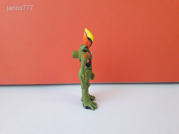 Eredeti BEN 10 szörny akciófigura !! 11cm !! B10