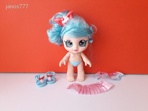 Eredeti Moose KINDI KIDS baba 27 cm-es nagy játékbaba EXTRA !!