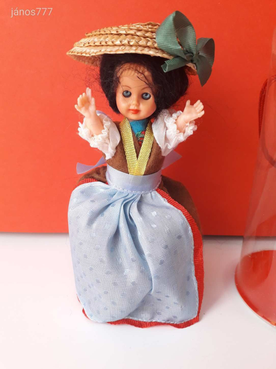 NÉPVISELETI BABA retro régi baba népviseletben 12 cm-es pislogós baba ! EXTRA