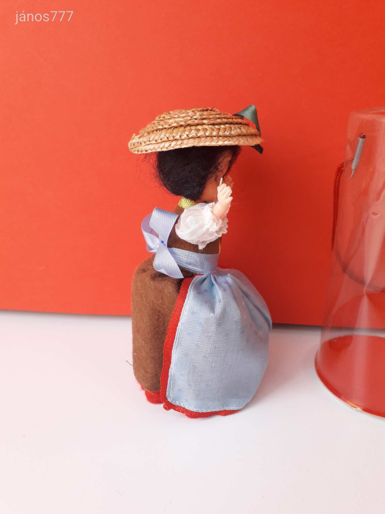 NÉPVISELETI BABA retro régi baba népviseletben 12 cm-es pislogós baba ! EXTRA