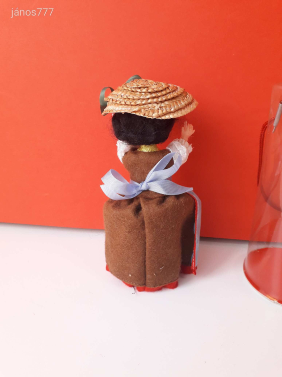 NÉPVISELETI BABA retro régi baba népviseletben 12 cm-es pislogós baba ! EXTRA