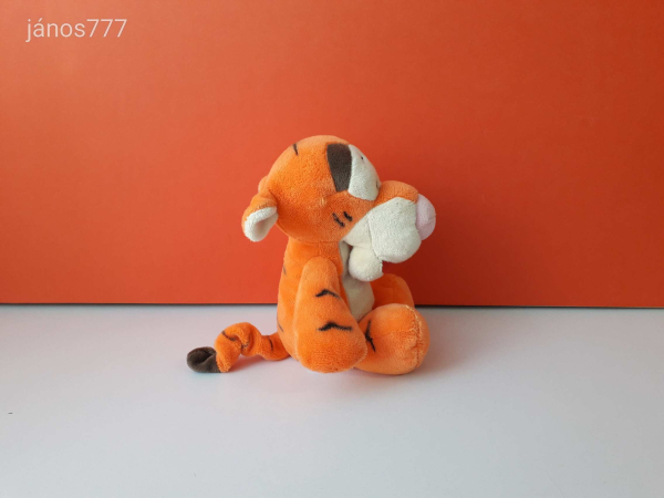 Eredeti Disney TIGRIS Micimackó mese plüss 26 cm-es kabala figura ! Micimackó mese szereplő ! EXTRA