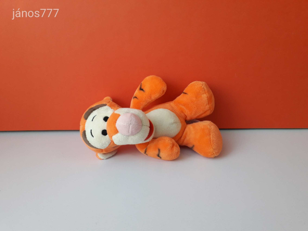 Eredeti Disney TIGRIS Micimackó mese plüss 26 cm-es kabala figura ! Micimackó mese szereplő ! EXTRA