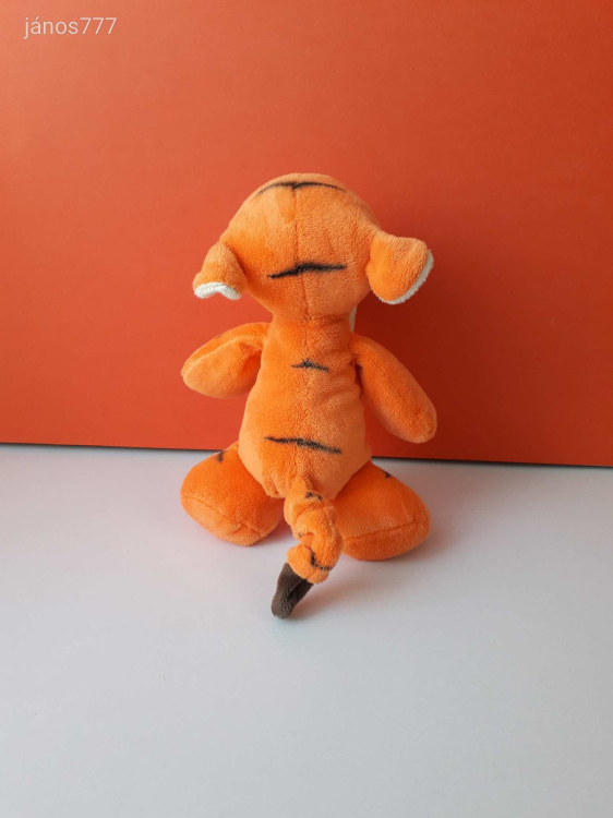 Eredeti Disney TIGRIS Micimackó mese plüss 26 cm-es kabala figura ! Micimackó mese szereplő ! EXTRA