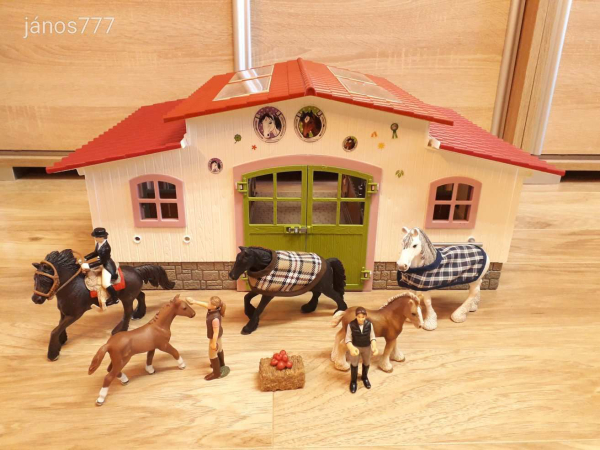 Eredeti Schleich Nagy lovarda istálló, lovak, emberek + kiegészítők !!