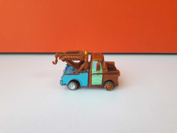 Eredeti Disney Villám barátja Matuka Cimbi autó !! 8cm ! CARS