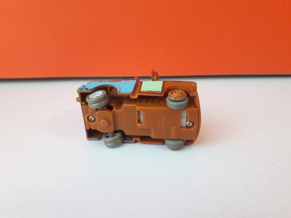 Eredeti Disney Villám barátja Matuka Cimbi autó !! 8cm ! CARS
