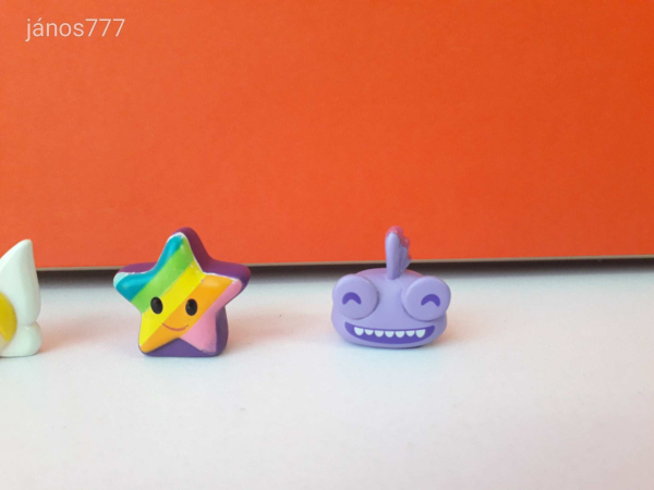 Eredeti Funko Disney mesefigurák Emoji 6db együtt !! Jégvarázs , Szörny Rt , stb ....